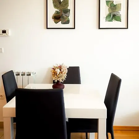 Rondo Lovely And Sunny Apartment