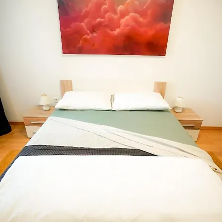 Rondo Lovely And Sunny Apartment