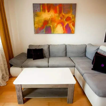 Rondo Lovely And Sunny Apartment